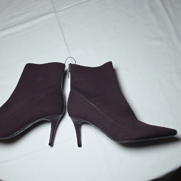 CALVIN KLEIN Elegant Burgundy Ankle Boots,SZ 9. - Picture 2 of 6